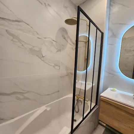Pic De Notre Dame, Charming Suites Paris Exterior foto